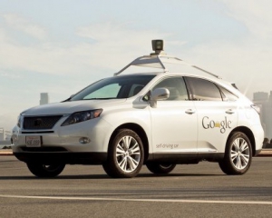 В США самоуправляемый автомобиль Google официально признан &quot;водителем&quot;