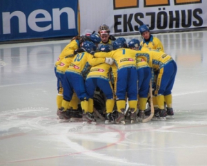 Сборная Украины по хоккею с мячом проиграла немцам полуфинал перволигового чемпионата мира