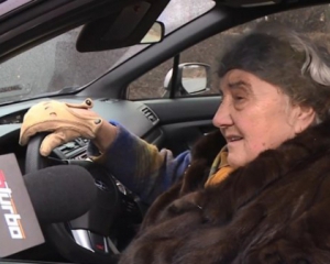 81-річна бабуся роз&#039;їжджає Польщею на спортивній Subaru WRX STI