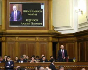 Депутатам объяснили на пальцах, почему Яценюка нельзя отставлять