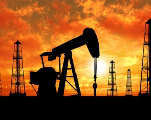 Нафта дешевшає через надлишок видобутку