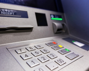 Украинские банки будут возвращать деньги, украденные с карточек