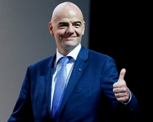 Раскрыть зарплаты топ-менеджмента и выучить русский язык: что нужно знать о планах нового главы ФИФА