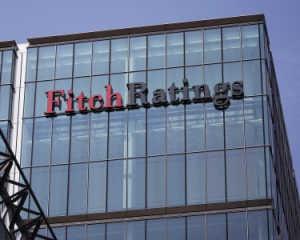Fitch уходит из России из-за санкций - Bloomberg