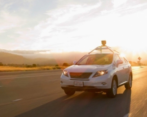 Безпілотний автомобіль Google вперше став винуватцем ДТП