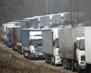 Українська поліція супроводжуватиме вантажівки Росії за гроші