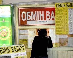 Українці з початку року більше продавали валюту, ніж купували