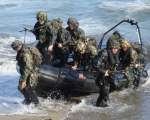 Розвідка повідомила про загрозу висадки десанту РФ на Азовському узбережжі