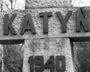 30 тисяч польських офіцерів засудили до страти - 76 років тому розпочалась Катинська трагедія
