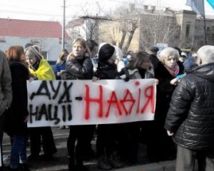 Посольство Росії в Києві закидали яйцями