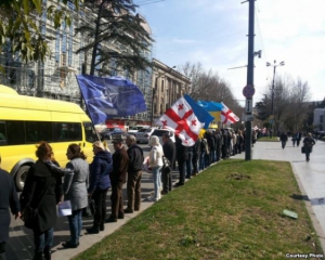 У Грузії тисячі людей протестують проти переговорів влади із &quot;Газпромом&quot;