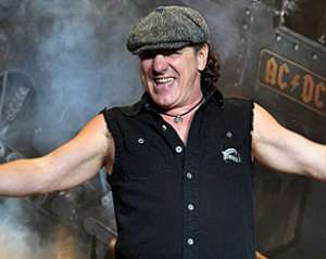 Вокалист группы AC /DC может полностью потерять слух