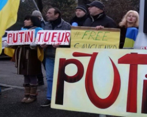 Евродепутаты призвали наложить санкции на Путина за действия относительно Савченко