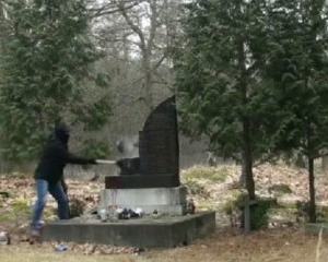 Пророссийские активисты разрушили в Польше памятник воинам УПА