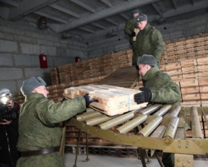 Росія вдвічі скоротила постачання боєприпасів на Донбас