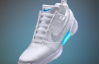Nike представила первые серийные кроссовки с автоматической шнуровкой