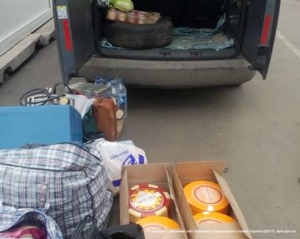 На Донбас намагались ввезти мільйони рублів, схованих у коробках з сиром