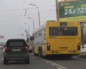 За выезд на выделенную полосу в Киеве будут штрафовать автоматически