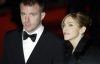 Суддя попросив Мадонну та Гая Річчі не позбавляти Рокко дитинства