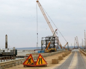 В недостроенный Керченский мост врезалось турецкое судно