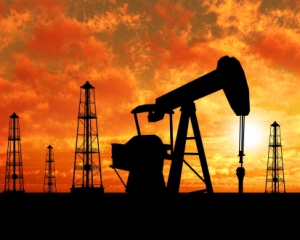 Нафта дешевшає через зростання її запасів у США
