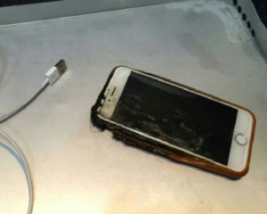 iPhone ледь не спалив заживо 163 пасажири літака