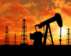 Ціни на нафту знижуються через різке зростання запасів США