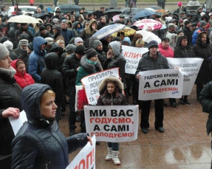 В Киеве владельцы киосков митингуют против запрета на торговлю алкоголем