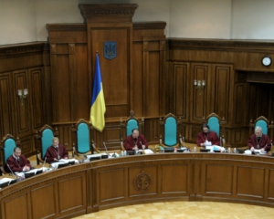 Конституционный суд взялся за закон о референдуме Януковича-Медведчука