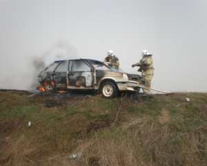 В Херсонской области во время движения на трассе загорелся авто: есть погибшая