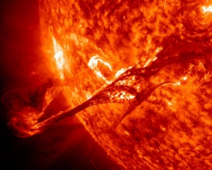 Вчені повідомили, що суперспалах на Сонці може знищити життя на Землі