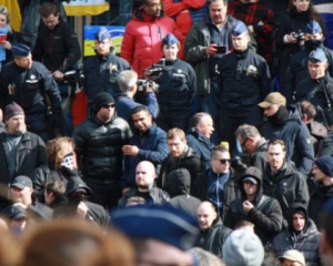 Демонстрантів у Брюселі розігнали водометами