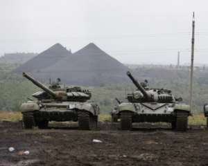 Бойовики розмістили &quot;Гради&quot; і танки біля Донецька - розвідка