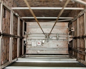 В Одесі в шахті ліфта загинув 3-річний хлопчик