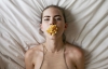 Фуд-порно: моделі позували з хот-догами в роті і прикривали груди піцою