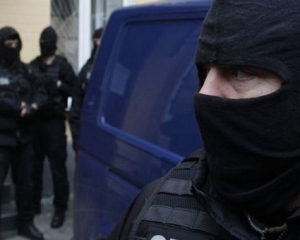 Вблизи Симферополя вооруженные люди в масках задержали 35 крымских татар