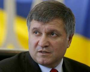 Аваков: МВД не будет выполнять решение суда о снятии с розыска Иванющенко