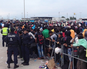 Біженці влаштували сутички з поліцією на кордоні між Австрією та Італією