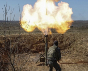 Бойовики з мінометів обстрілюють мирних жителів на Донбасі