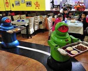 Китайські ресторани відмовляються від роботів-офіціантів