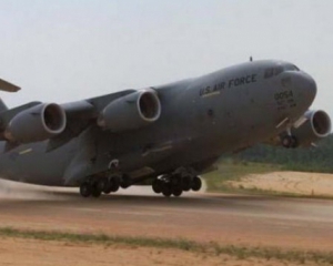 Військовий літак США екстрено приземлився в Румунії