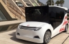 Первый украинский электромобиль в виде королевской кареты представили в Монако