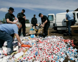 Самолет из Украины сбросил в Польше 25 тысяч пачек сигарет