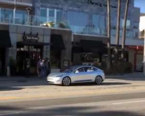 Прототип Tesla Model 3 заметили на дорогах Калифорнии