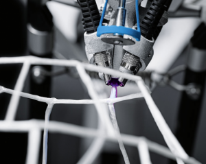 Німецькі вчені навчили робота плести кокони