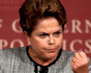 У Бразилії жінці-президенту загрожує імпічмент