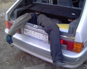 У Дніпропетровську підлітки вбили чоловіка і заховали тіло у багажнику