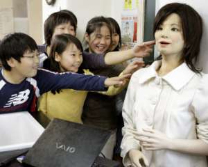 В Японии робот поступил в среднюю школу