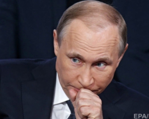 Путін сказав, що зробив би, якби тонув Порошенко