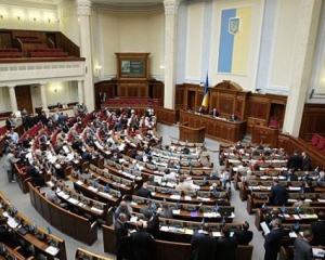 Рада открылась: будет слушать министров и рассмотрит пять законопроектов